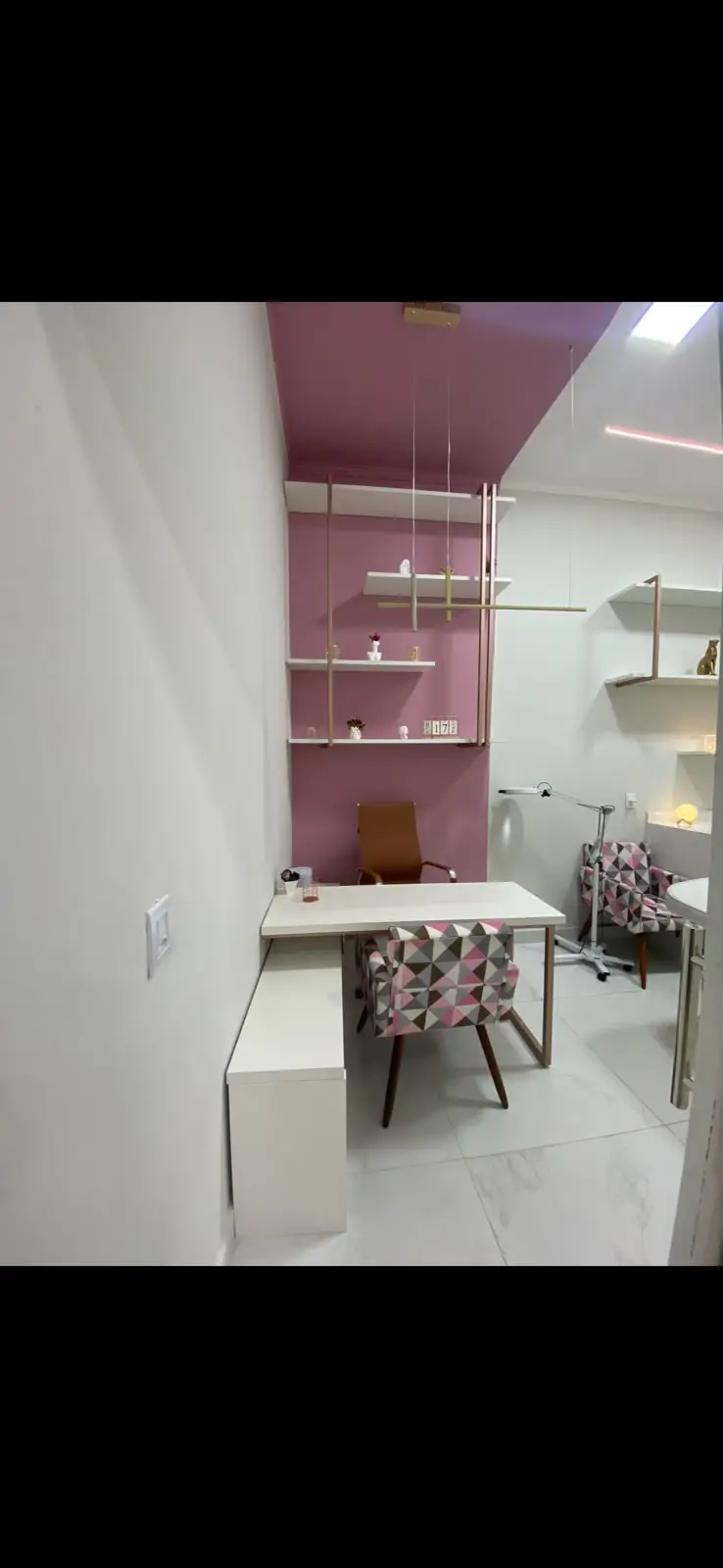 Sala de atendimento de estética avançada e fisioterapia do Studio Linda Mulher em Pouso Alegre